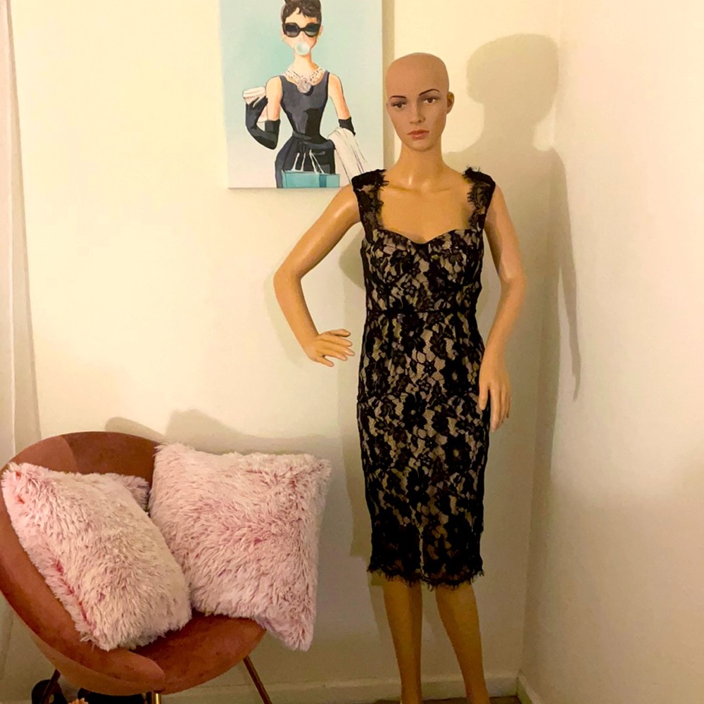 Never been worn very nice fit your body perfect it’s great for a dressy event